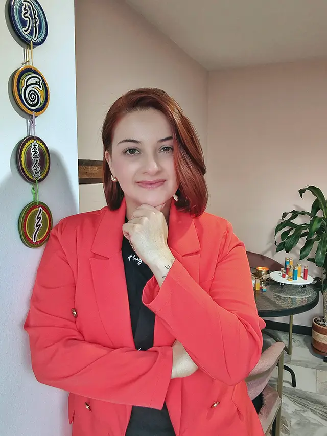Terapeuta Holística y Consteladora Familiar Medellín, Sol Tabares, Reiki angelical en Medellin, Sanación del utero y la energia femenina